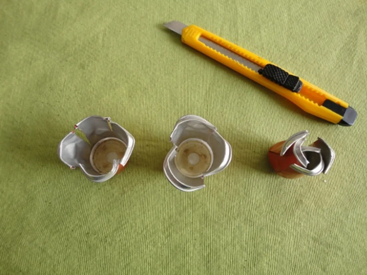 Cortamos tres cápsulas nespresso.