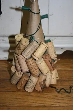 Cork tree...next thanksgiving's Christmas craft! More