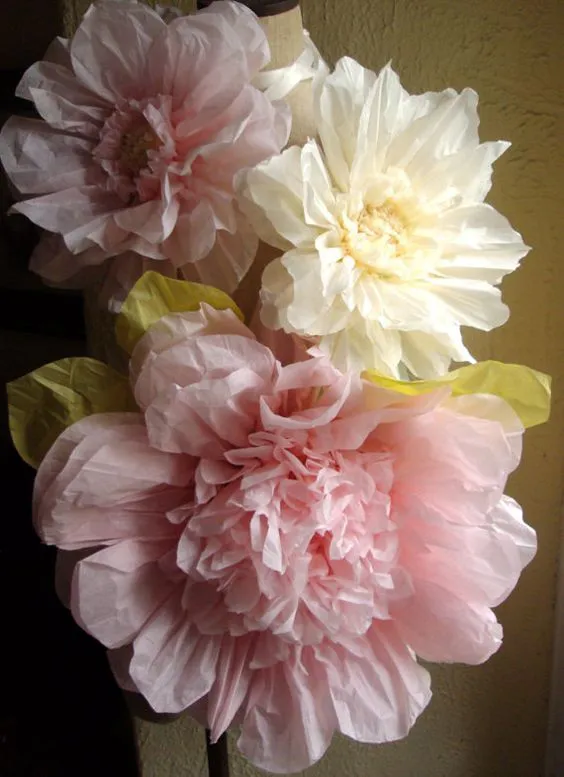 Flores enormes con papel de seda