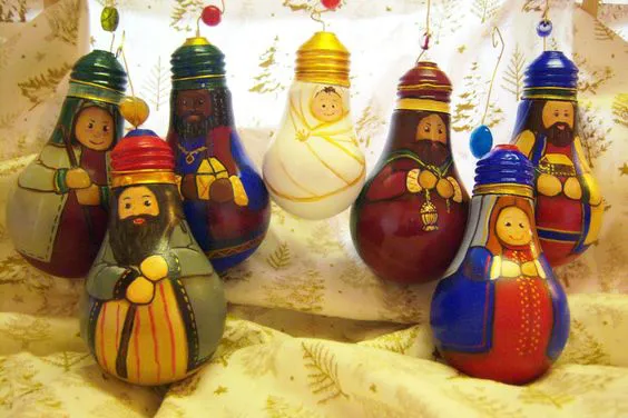 decorar bombillas recicladas de navidad