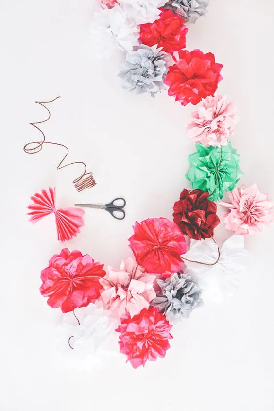 Pompones de flores de papel de seda para colgar