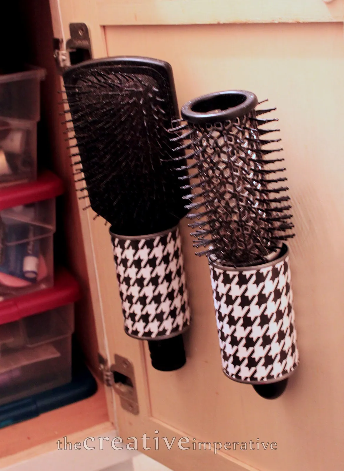 hanging-hairbrush-storage-from-tin-cans