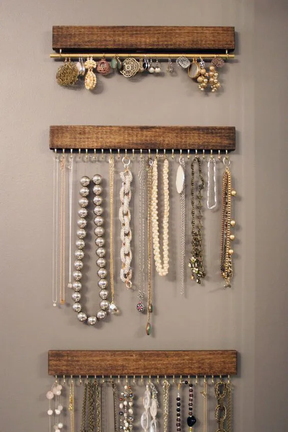 wood and brass hanging necklace display rack and por fairlywell: 
