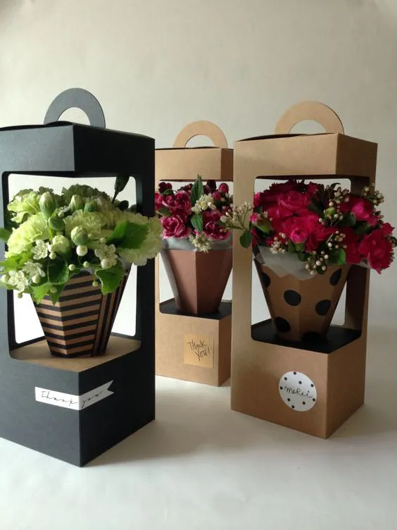 Esto es ideal para el empaquetado de la flor hasta su arreglo de flores. Cajas pueden ser decoradas con etiqueta, cinta, etiqueta engomada, etiqueta en cuanto a servir a su idea. ¿Está ejecutando una tienda de flores? ¿Buscas un nuevo favor o regalo impresionante? En primer lugar, es muy fácil de construir y de acción para arriba. Además, uno del famoso artículo en el Pinterest. http://pin.it/X1icdAe _ Material • Kraft paper(Cardboard) Papel acabado mate mate • _ Composic...: