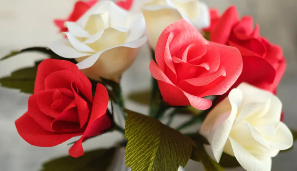 Flores de papel crepé con vivos colores