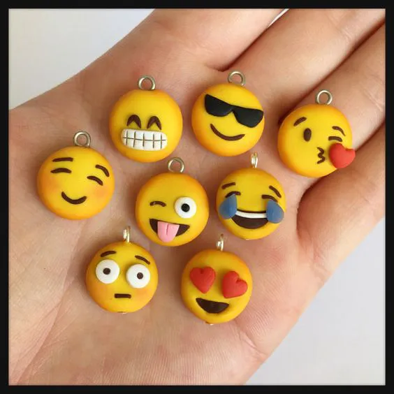 Encanto de Emoji polímero arcilla Kawaii por DaCraftyLilninja: 