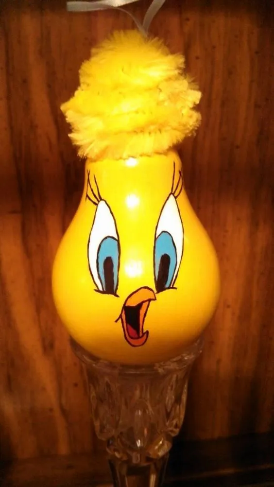 Adornos de Tweety bombilla de Pascua por GandHClassics en Etsy: 