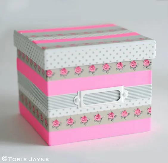 Puedes decorar cajas con washi tape fácilmente