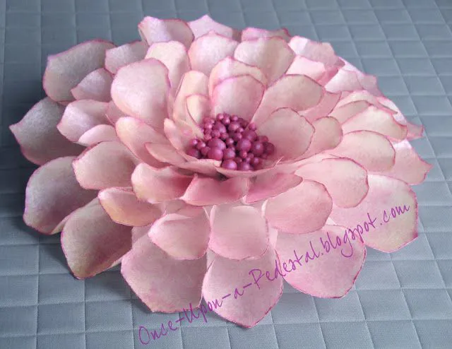 flor con papel arroz rosa