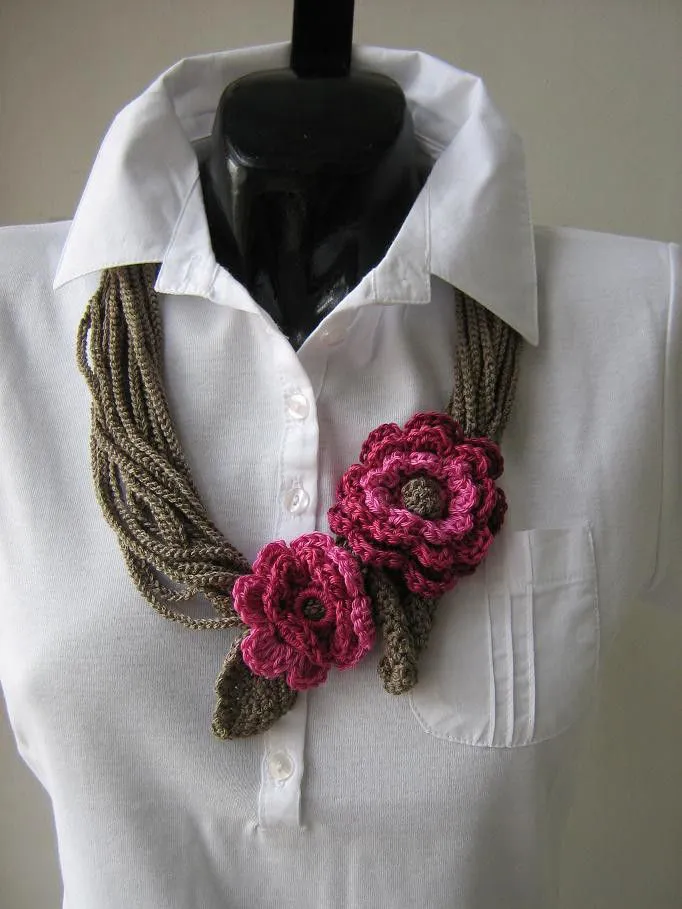 bufanda de flores de ganchillo
