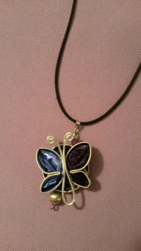 colgante de mariposa con capsulas de cafe