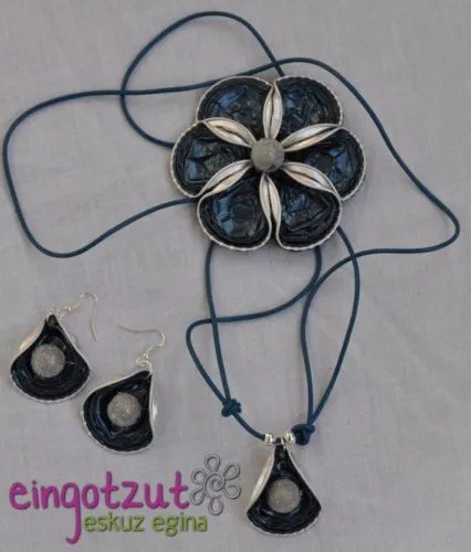 collar con capsulas de cafe