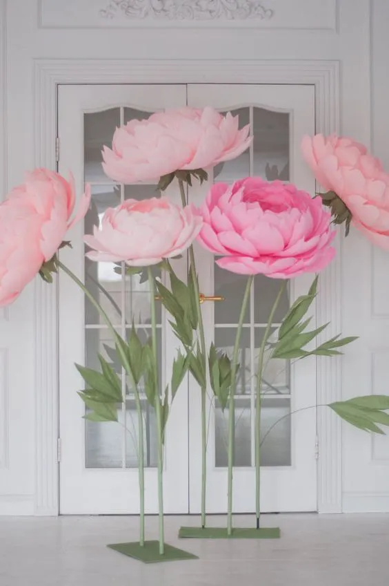 Cómo hacer flores de papel gigantes para eventos  Cómo hacer flores de  papel, Plantilla de flor de papel, Hacer flores de papel