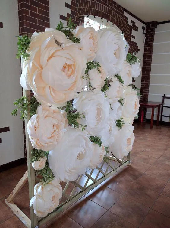 decorar bodas con flores de papel gigantes