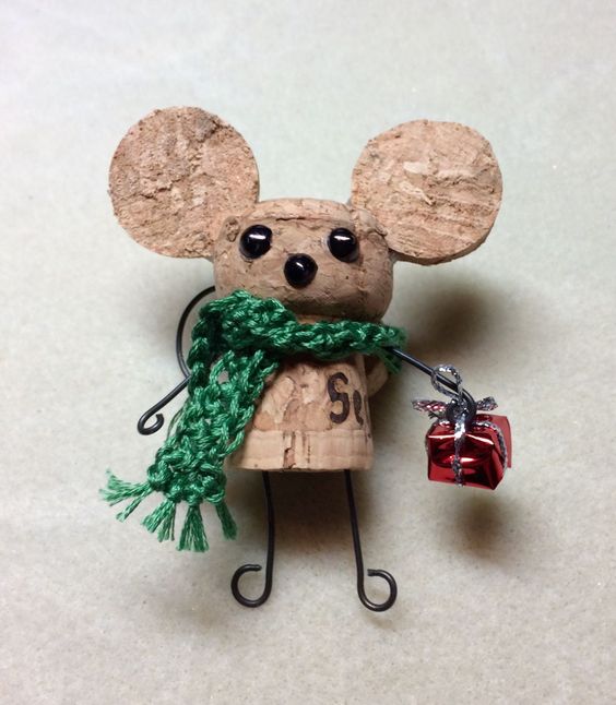 figuras infantiles con corchos navideñas
