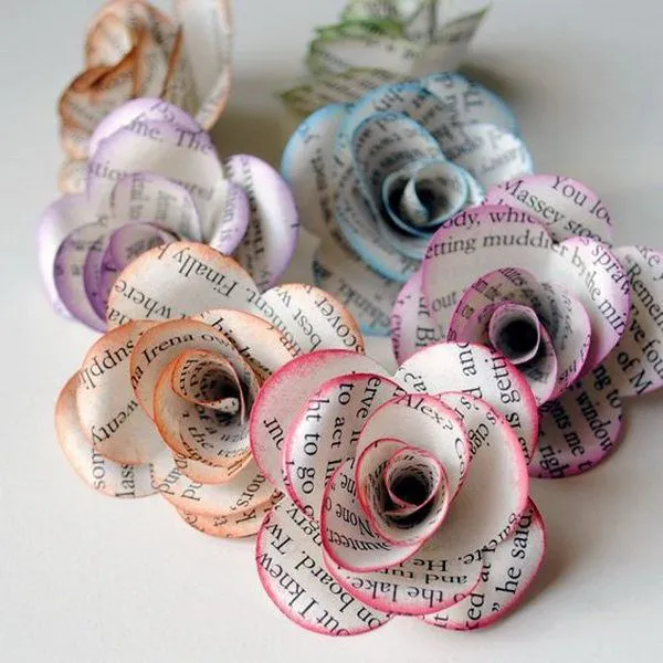 flores de papel de libro vintage