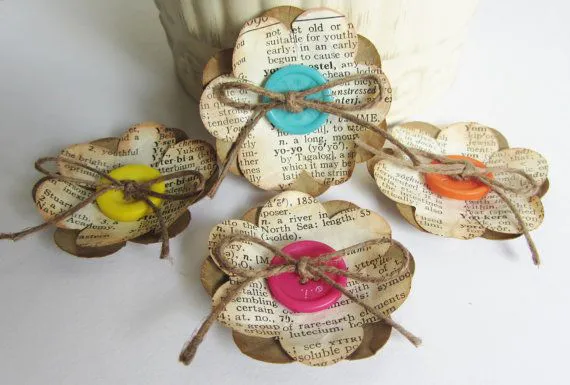 flores de papel vintage con botones