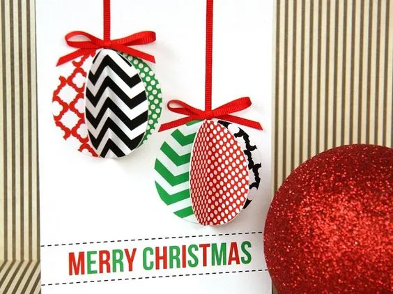 tarjeta con bola de navidad de scrapbook