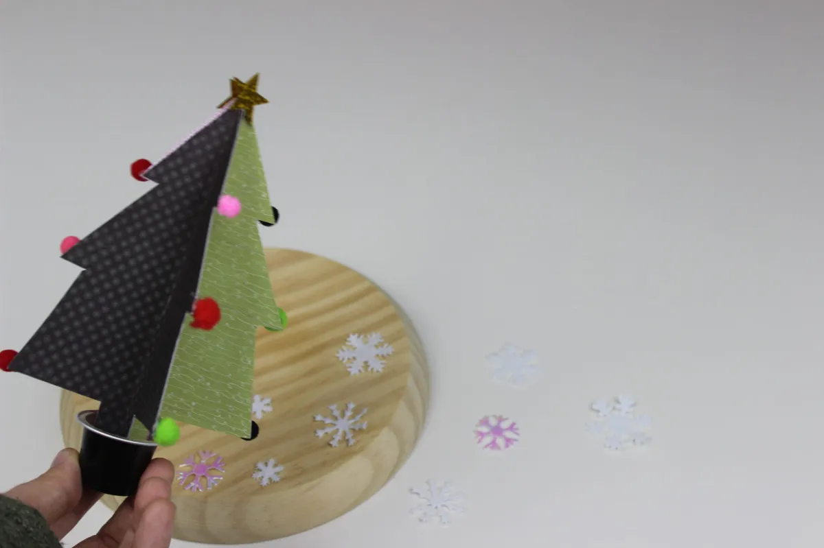 como hacer un arbol de navidad con papel