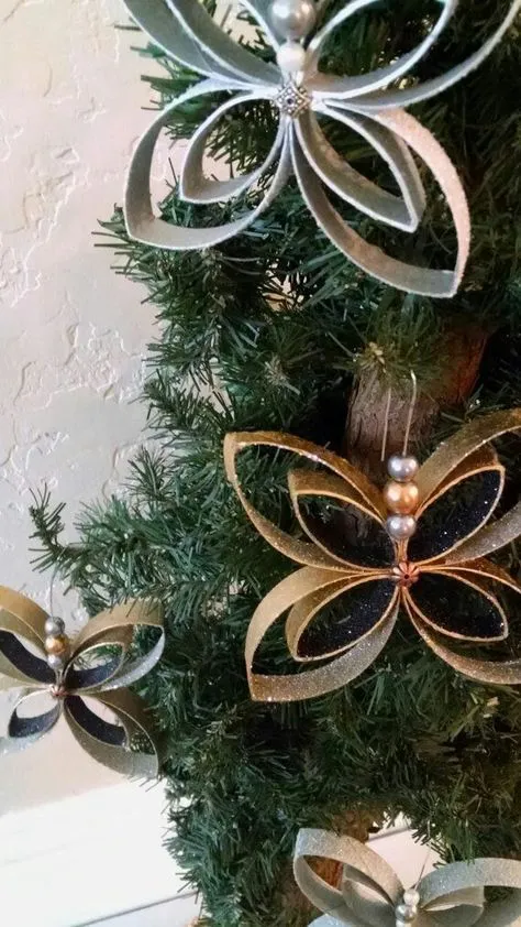 Adornos para el arbol de navidad de flores con tubos de papel higiénico