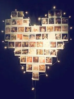 Pared decorada con fotos en forma de corazón de ideas-para.com