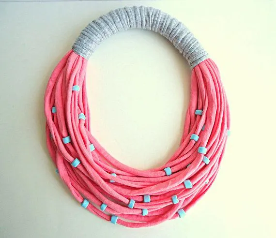 Collar de trapillo de Etsy