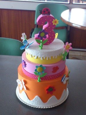 Tarta de cumpleaños con gomaeva de Imagui.com